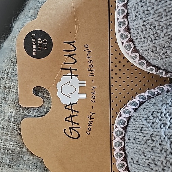 Slippers - Picture 2 of 3